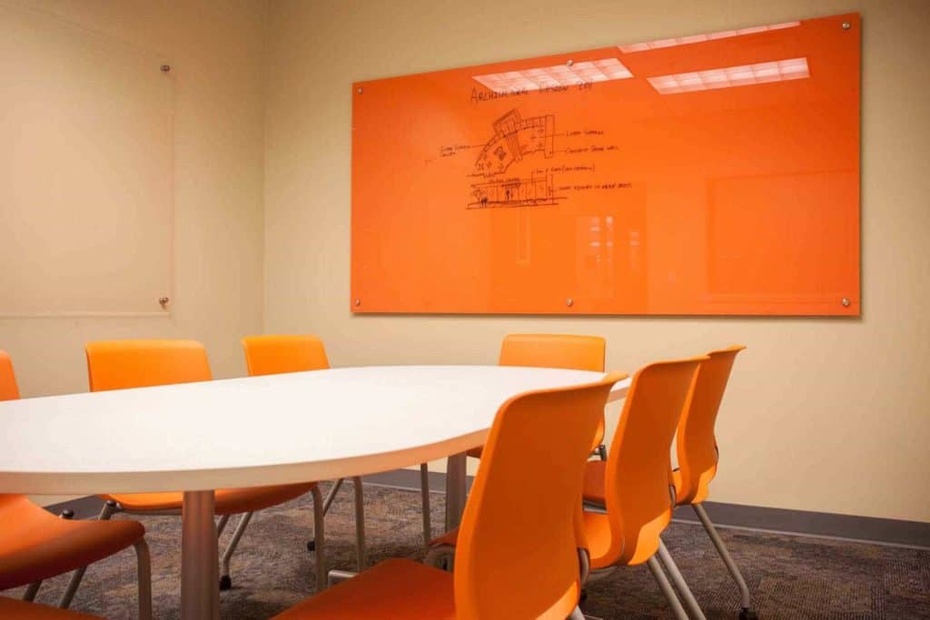 Tips for office decorating Clarus